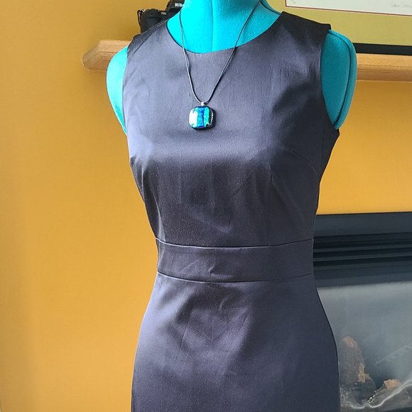 Dress - Picture 1 of 9